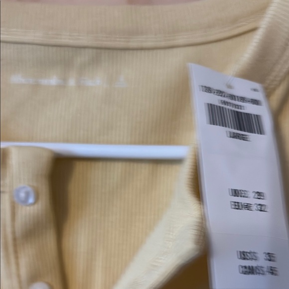 NWT Yellow Sleeveless Button-Up Top - Picture 4 of 4